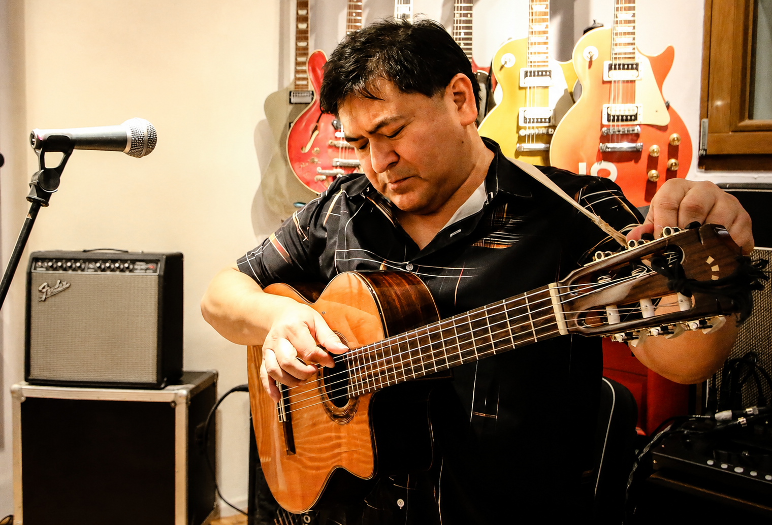 Samuel — Guitarra & Voz