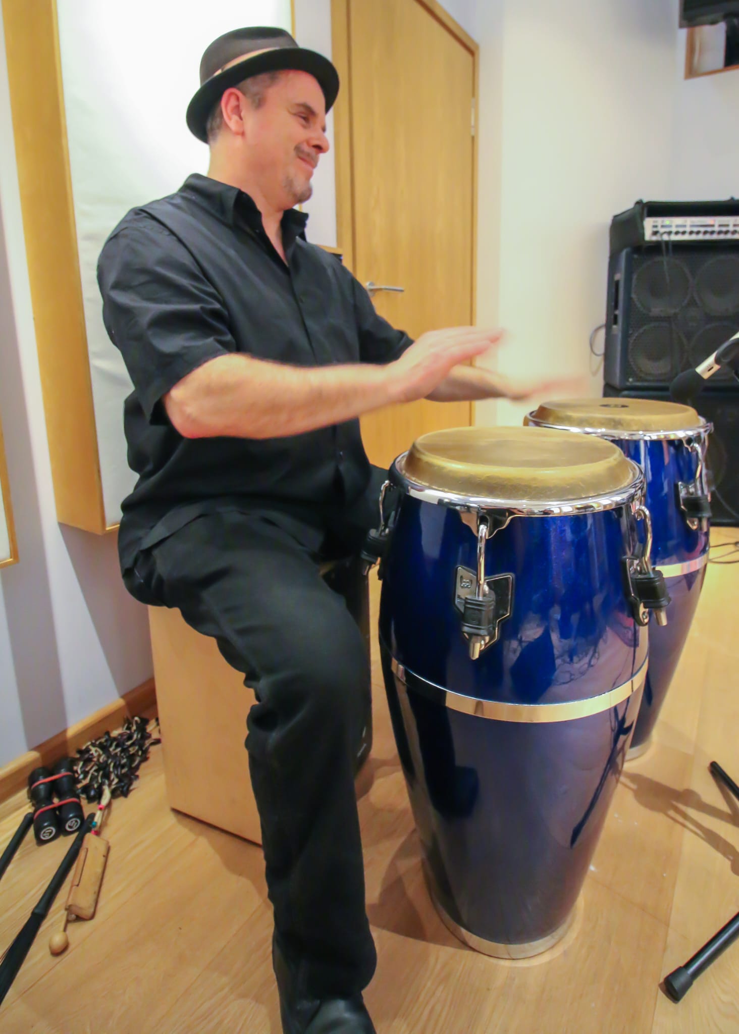 Yogi — Percusión & Congas